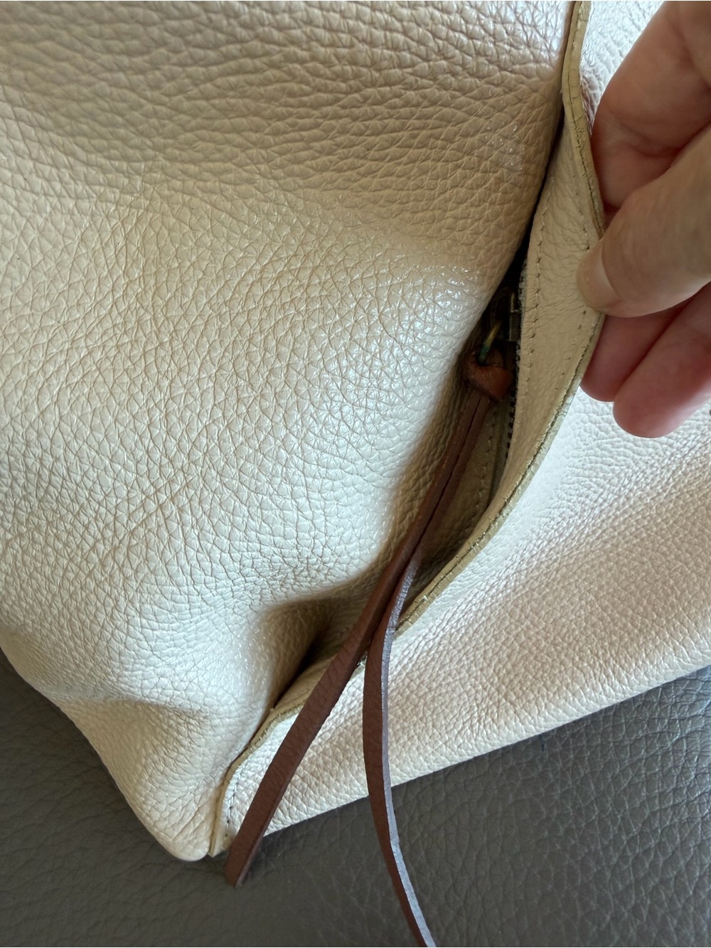 Sundance Stunning Women’s Cream Leather Hobo Bag with Brown Strap - Picture 2 of 11